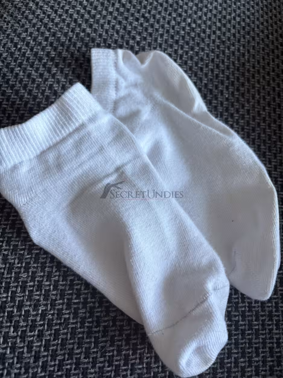 socken weiß 2 mal getragen , perfekt passend, haben einiges aufgesaugt – Bild 2