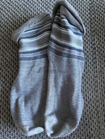Socken, blau, grau, angenehmer Geruch, zwei Tage getragen, beim Sport getragen