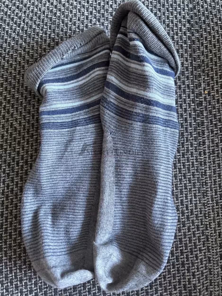Socken, blau, grau, angenehmer Geruch, zwei Tage getragen, beim Sport getragen