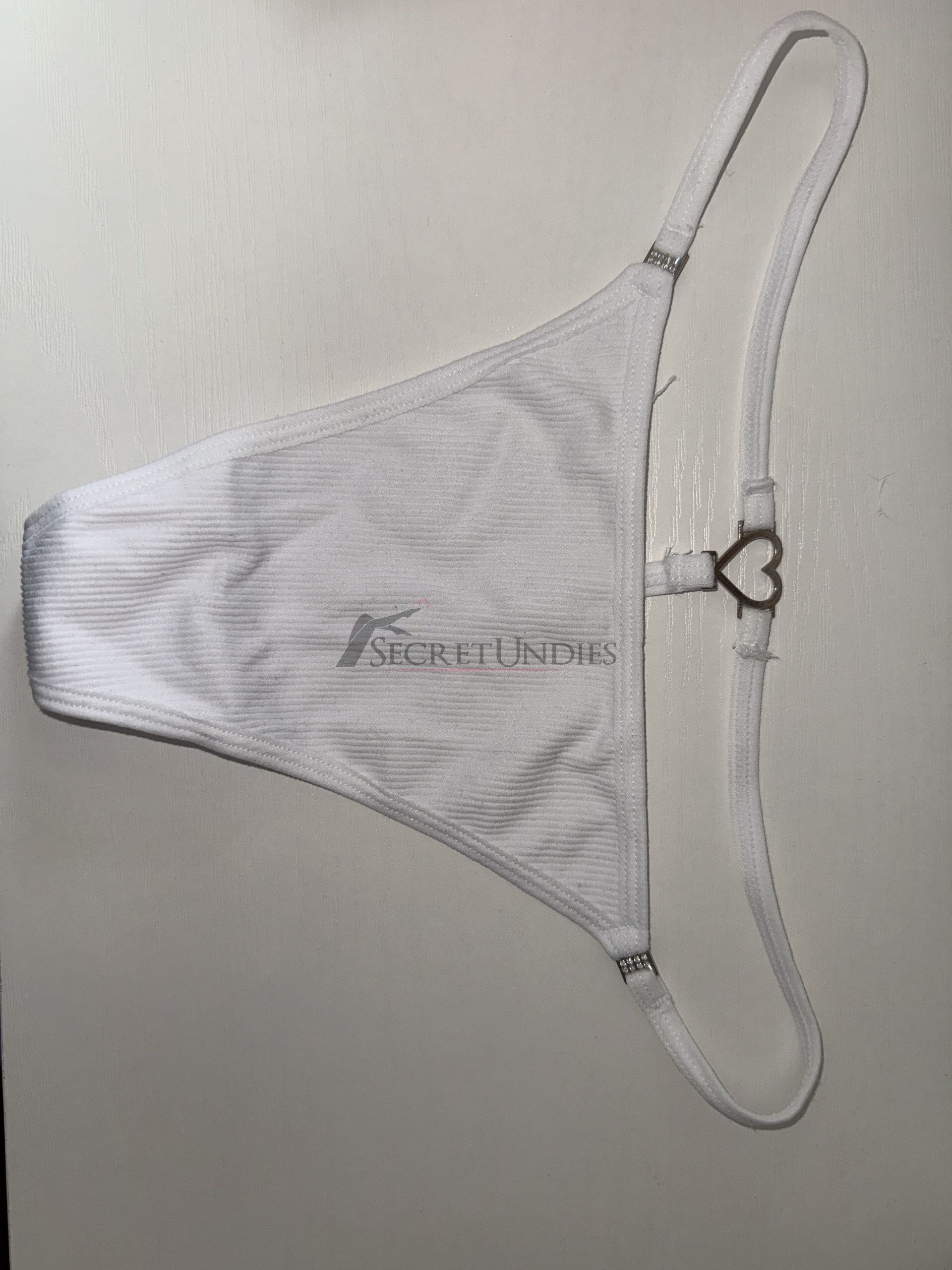 Weißer Slip mit silbernen Herz - getragen beim Sport und im Alltag, sowie im Bett - ich tue alles für dich😘 2 Weißer Slip mit silbernen Herz - getragen beim Sport und im Alltag, sowie im Bett - ich tue alles für dich😘 – Bild 2