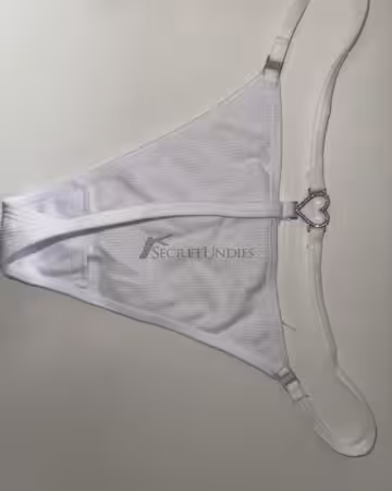 Kategorie getragene Jeans & Hosen kaufen 33 Weißer Slip mit silbernen Herz - getragen beim Sport und im Alltag, sowie im Bett - ich tue alles für dich😘