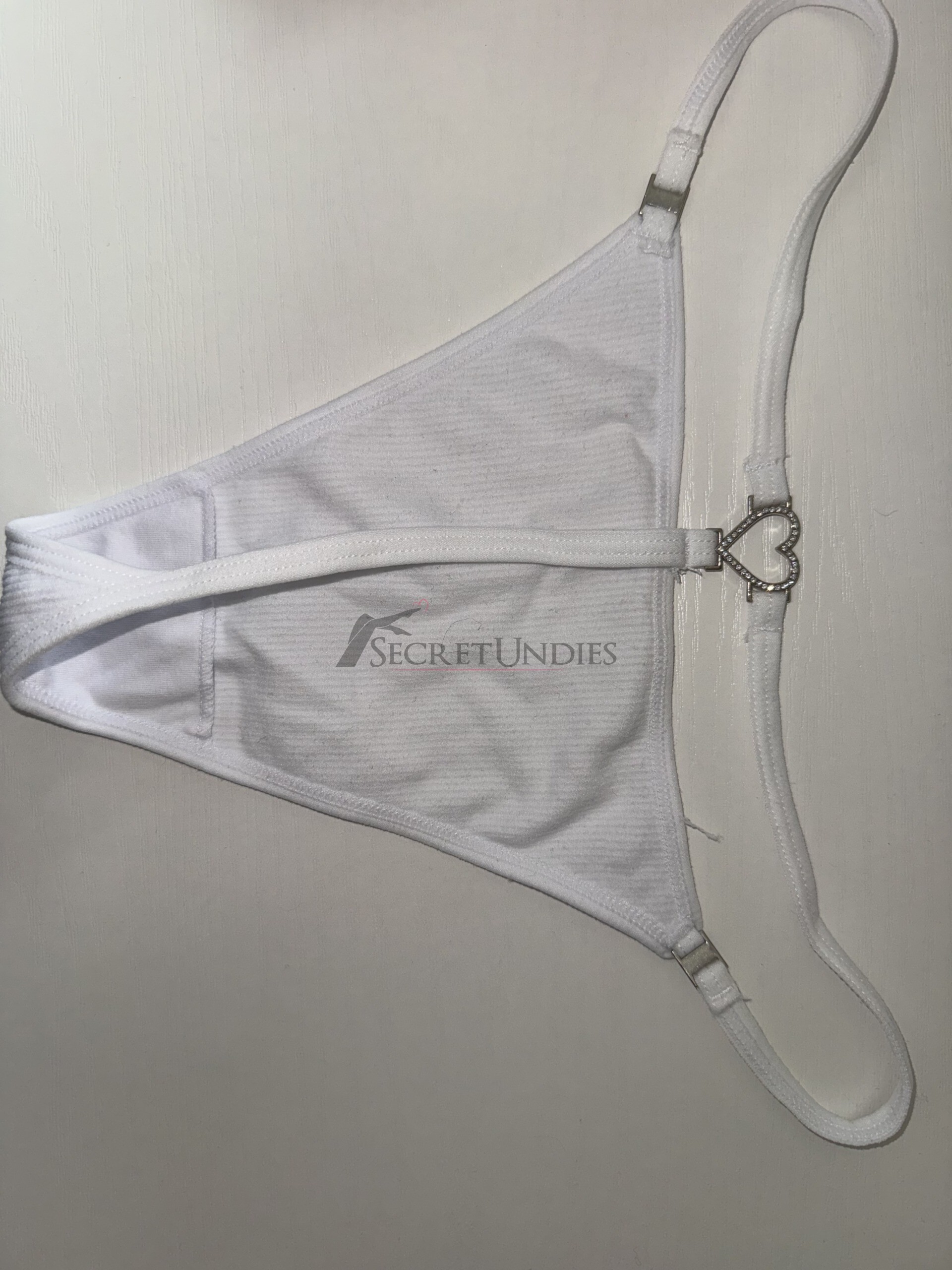 Weißer Slip mit silbernen Herz - getragen beim Sport und im Alltag, sowie im Bett - ich tue alles für dich😘 1 Weißer Slip mit silbernen Herz - getragen beim Sport und im Alltag, sowie im Bett - ich tue alles für dich😘