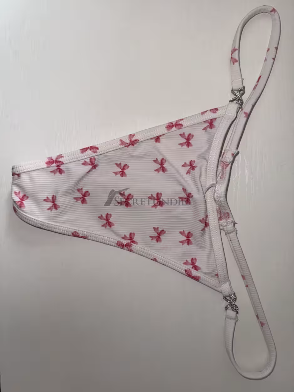 Schleifenslip weiß, Größe S, getragen beim Sport und bei der Arbeit sowie im Bett beim schlafen 😘 – Bild 2
