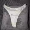 Sanft grüner String-Tanga