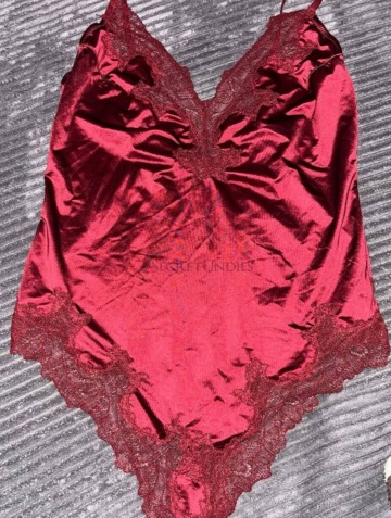 Produktbeispiel aus der Kategorie Bodys & Catsuits