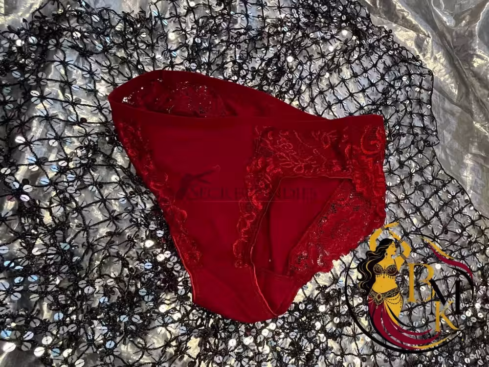 Neues ProduktRoter Slip mit Spitze – weich, sinnlich & intensiv getragen – Bild 3