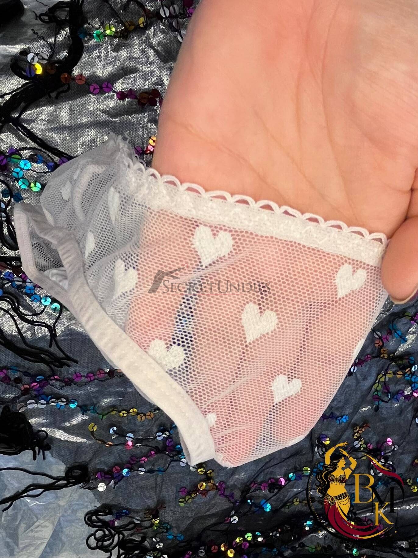 Weißer Mesh-String mit Herzen: zart, frech, verspielt & durchsichtig 3 Weißer Mesh-String mit Herzen: zart, frech, verspielt & durchsichtig – Bild 3
