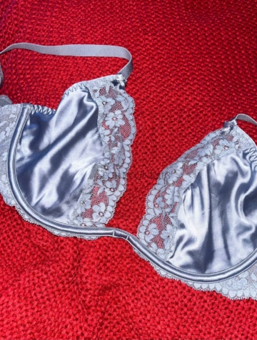 Produktbeispiel aus der Kategorie BHs & Tops