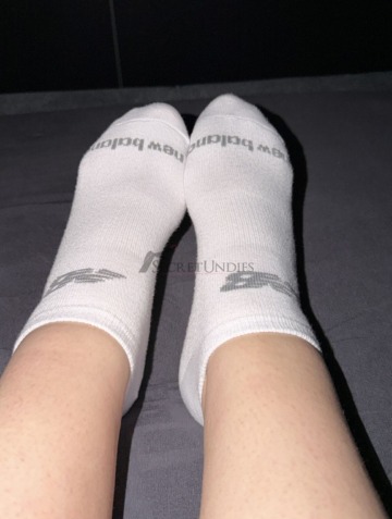 Getragene New Balance oder Herz Socken (2 Tage getragen - beim Sport und in der Freizeit)