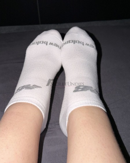Getragene New Balance oder Herz Socken (2 Tage getragen - beim Sport und in der Freizeit)