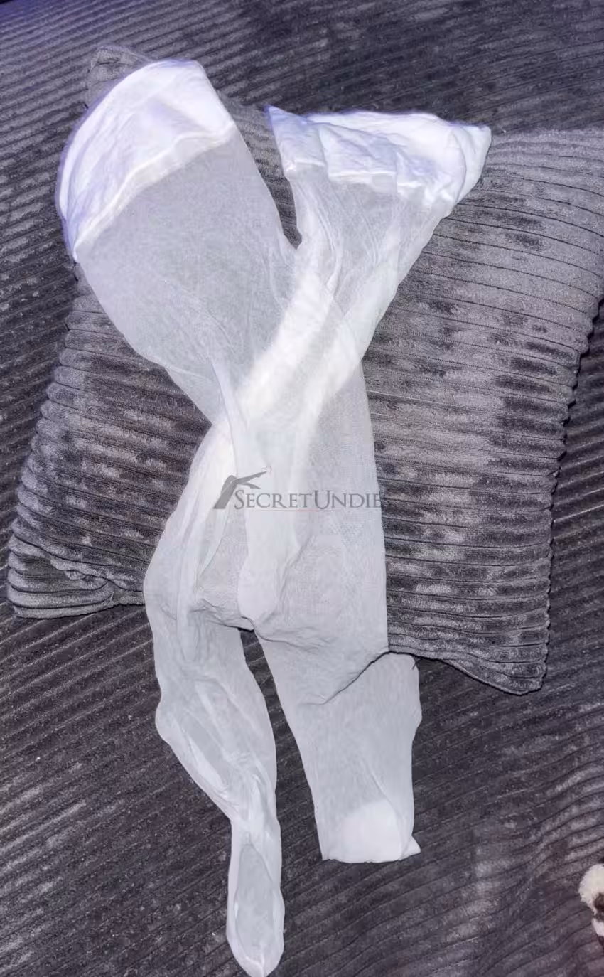 Simple weiße Nylonstrümpfe