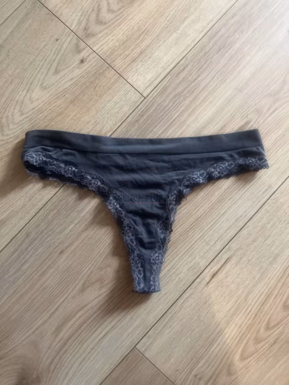 Grauer Spitzen-Slip 12 Stunden getragen 🩶 – Bild 3