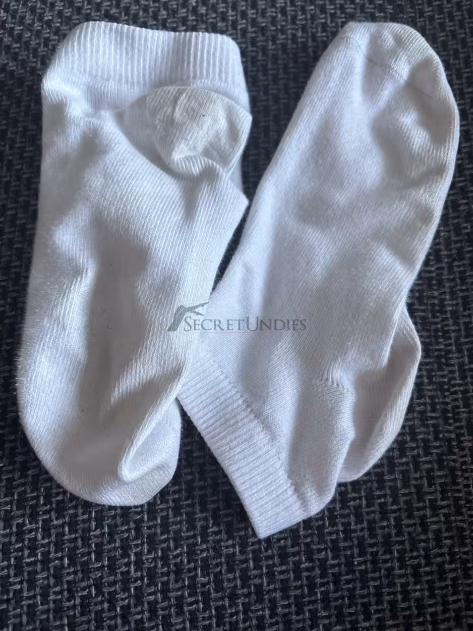 socken weiß 2 mal getragen , perfekt passend, haben einiges aufgesaugt – Bild 3