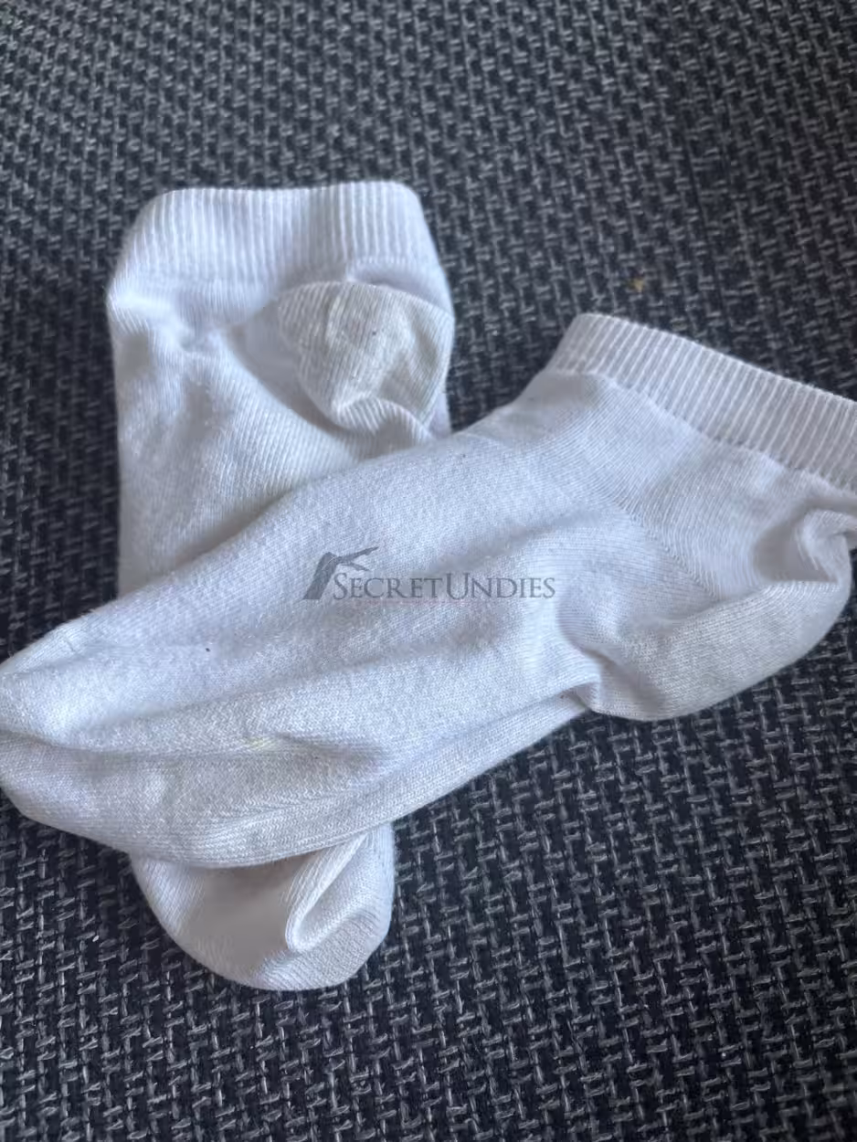socken weiß 2 mal getragen , perfekt passend, haben einiges aufgesaugt – Bild 4