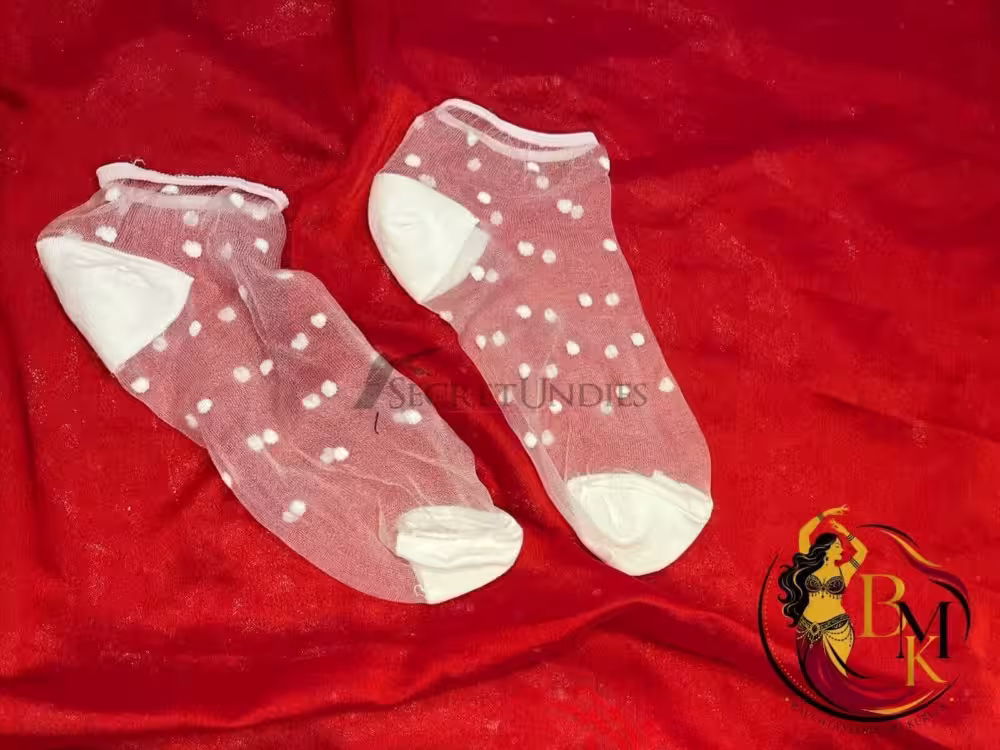 Weiße Mesh-Socken mit Punkten – zart, süß & feminin getragen – Bild 2