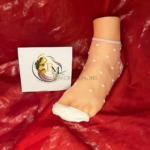 Weiße Mesh-Socken mit Punkten – zart, süß & feminin getragen 4 Weiße Mesh-Socken mit Punkten – zart, süß & feminin getragen