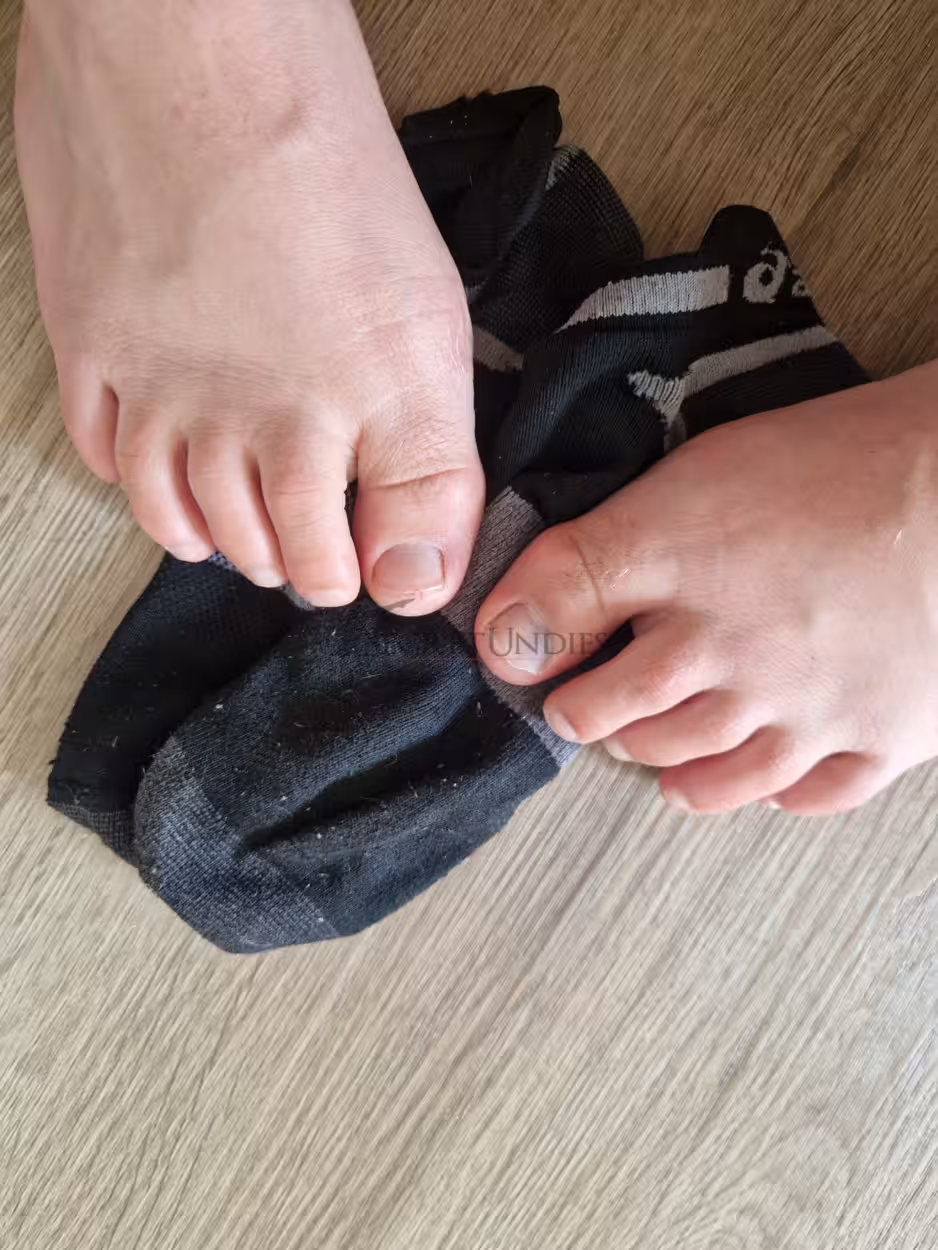 Asics Socken 12h getragen, 4h in Reitstiefel – Bild 3
