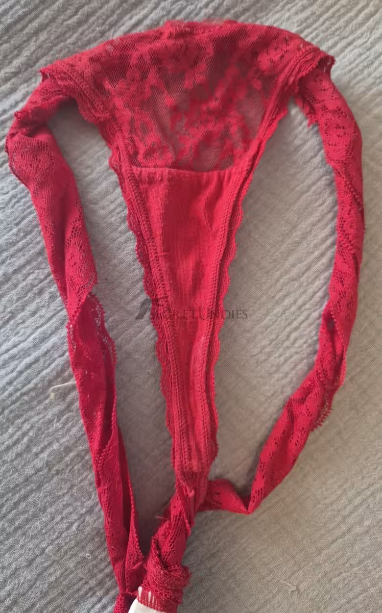 roter Tanga 1 Tag getragen Muschisaft – Bild 3
