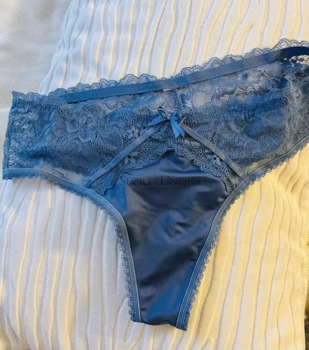 Neues Getragener blauer Slip mit zarter Spitze – sinnlich, verspielt und mit einer ganz persönlichen Note🍒