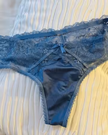 Neues Getragener blauer Slip mit zarter Spitze – sinnlich, verspielt und mit einer ganz persönlichen Note🍒