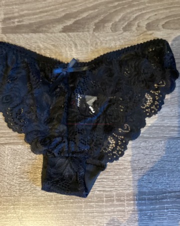 Schwarzer Spitzenslip, 2 Tage getragen