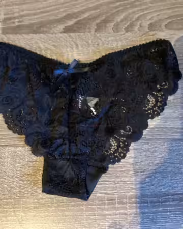 Schwarzer Spitzenslip, 2 Tage getragen