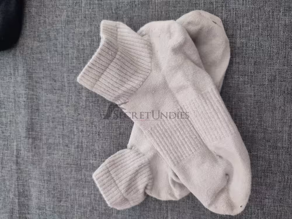Schwarze Sneakersocken - 24h für dich getragen ✨ – Bild 3