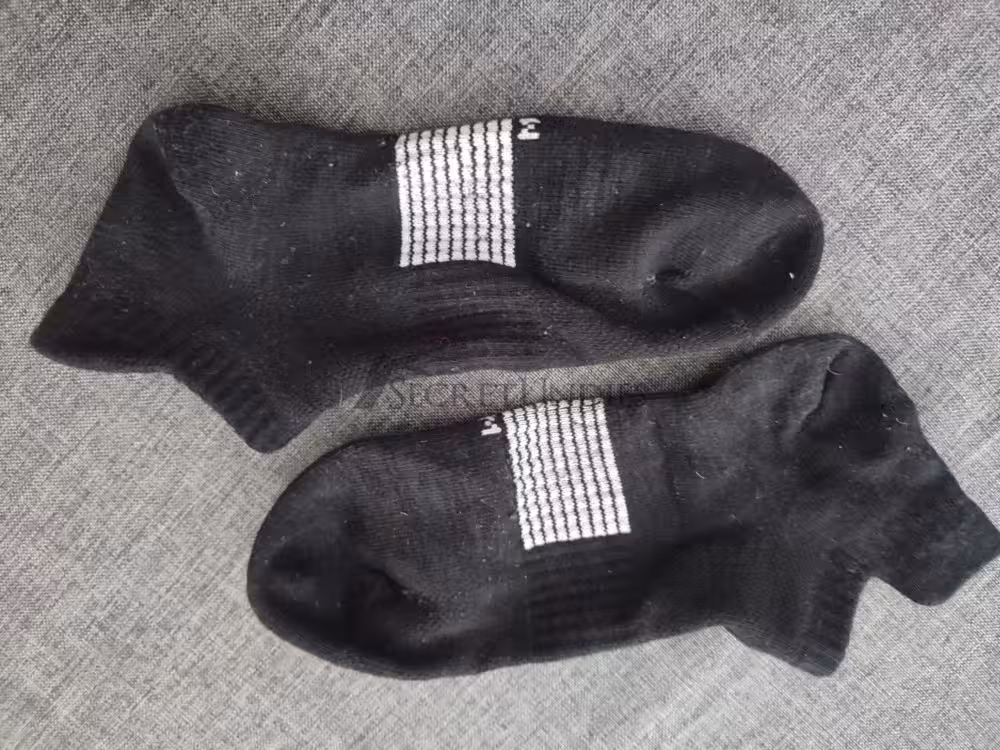 Schwarze Sneakersocken - 24h für dich getragen ✨ – Bild 2