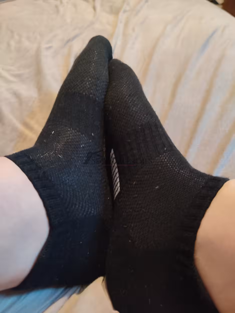 Schwarze Sneakersocken - 24h für dich getragen ✨ – Bild 4