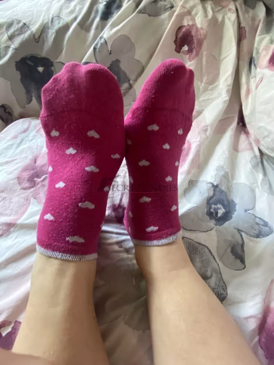 Pinke sneaker Socken mit weißen Herzen - mindestens 1 Tag lang getragen – Bild 3