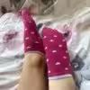 Pinke sneaker Socken mit weißen Herzen - mindestens 1 Tag lang getragen