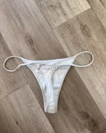 Kleiner Weißer Tanga - 1 Tag getragen