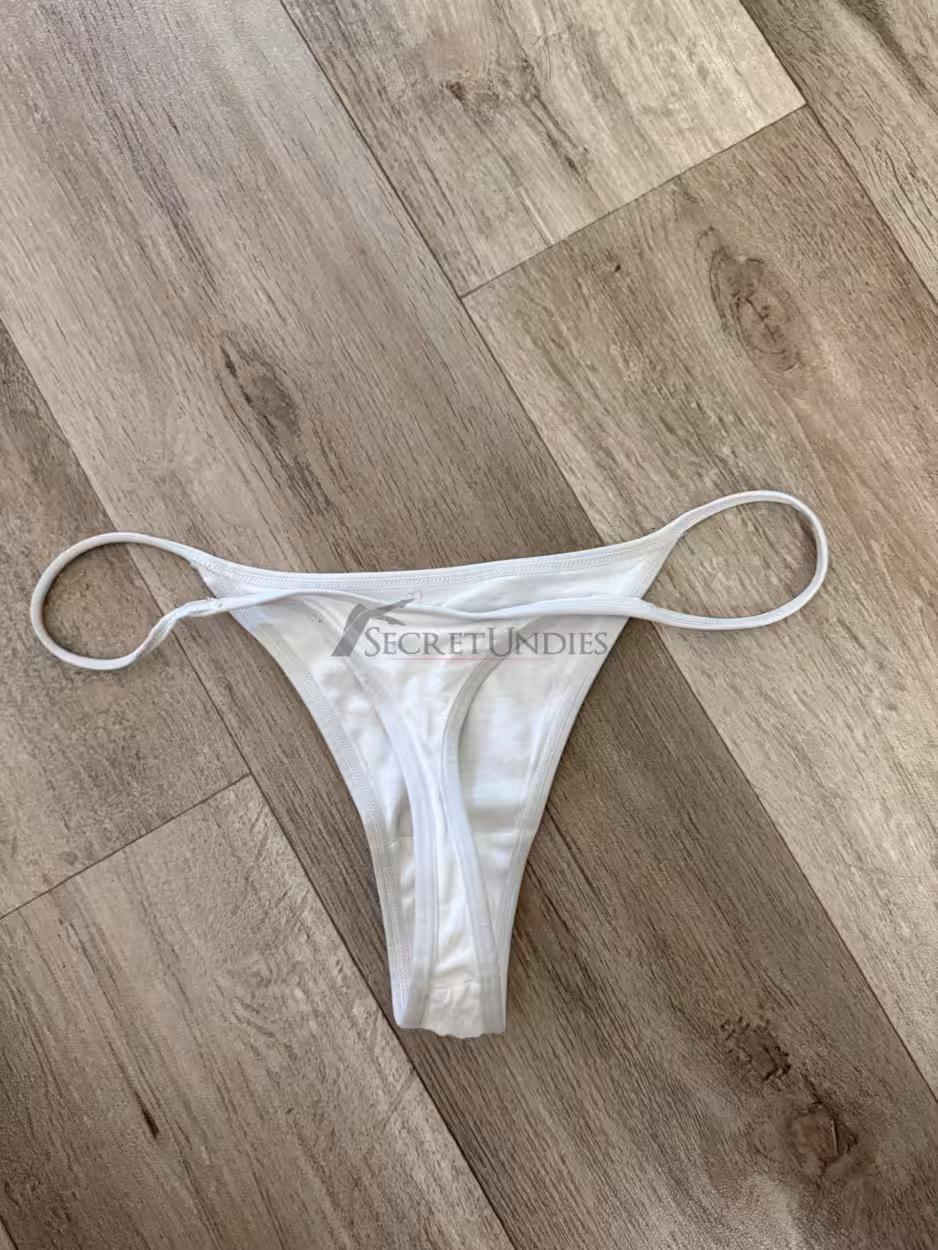 Kleiner Weißer Tanga - 1 Tag getragen