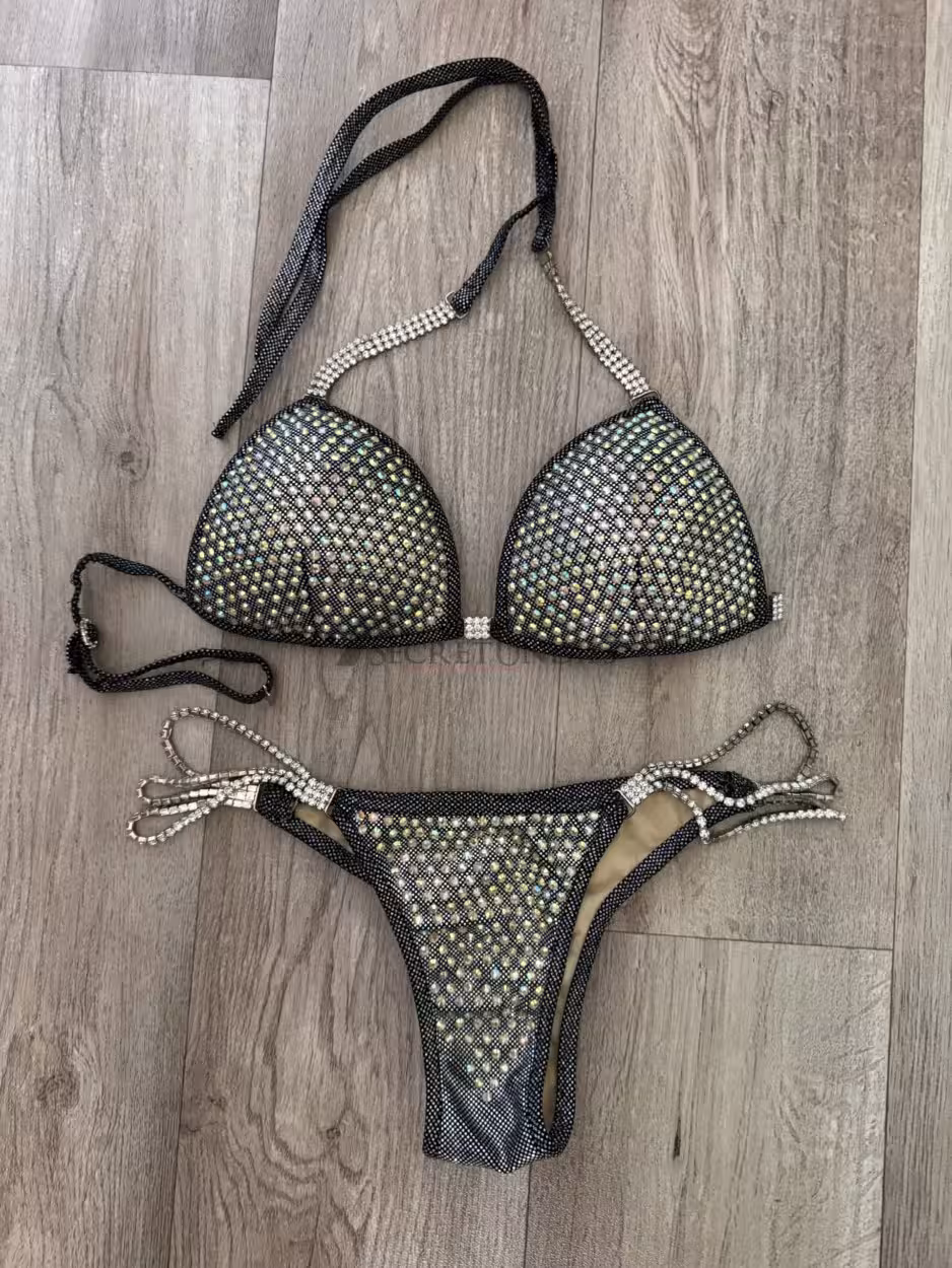 Silver Sparkle Competition Bikini – getragen bei mehreren Bodybuilding-Wettkämpfen – Bild 5