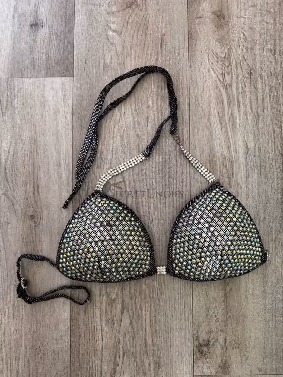 Silver Sparkle Competition Bikini – getragen bei mehreren Bodybuilding-Wettkämpfen – Bild 4