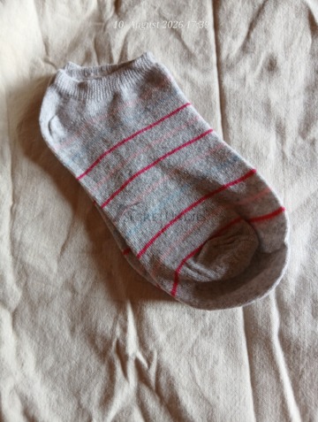 Sneakersocken in grau mit bunten Streifen