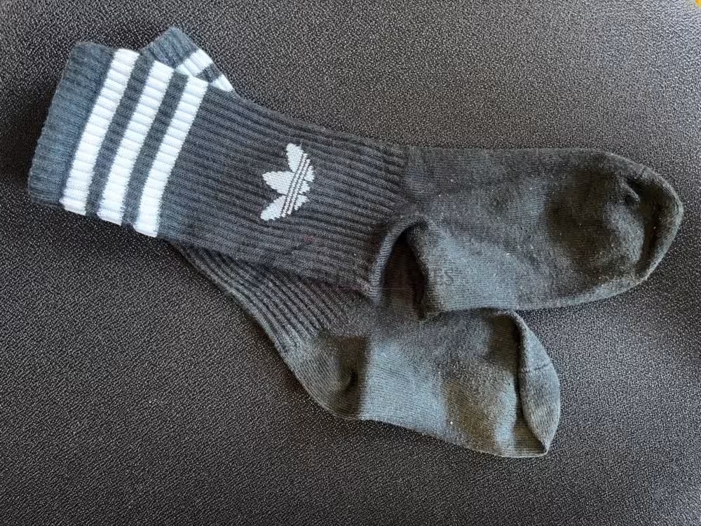 Sport Socken von Adidas mindestens 12 h getragen – Bild 3