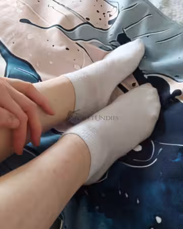 48h durchgehend getragene Sneakersocken mit Tragespuren