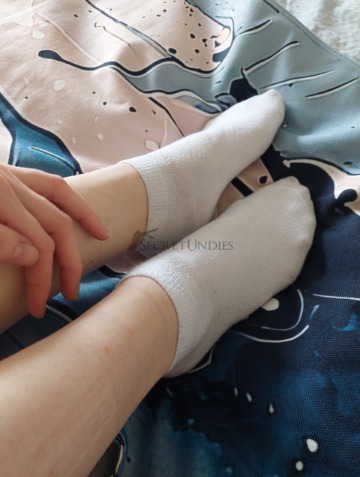 48h durchgehend getragene Sneakersocken mit Tragespuren