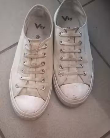 Getragene Sneaker