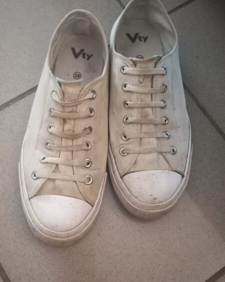 Getragene Sneaker