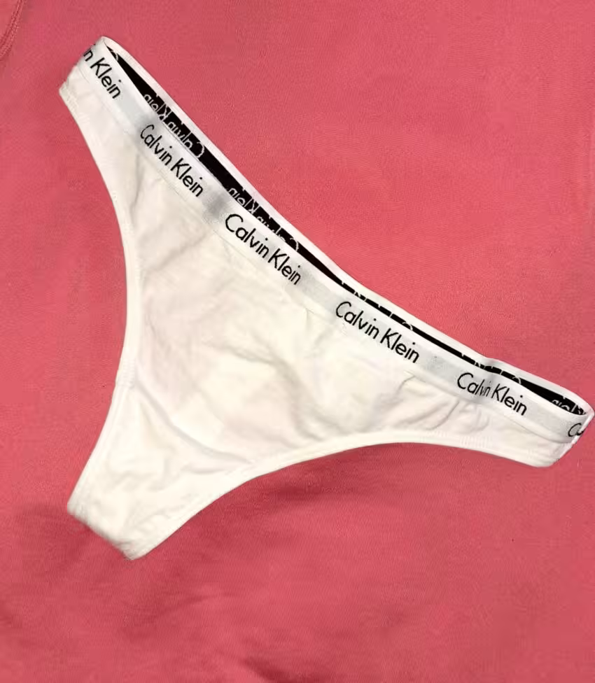 Sporty Calvin Klein String S 🎾