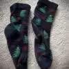 Getragene Socken mit Weihnachtsmotiv