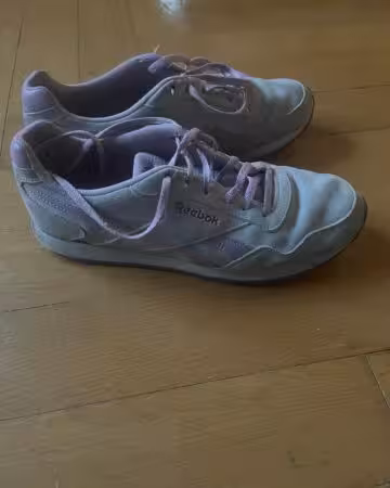 Jahrelang getragene Reeboks